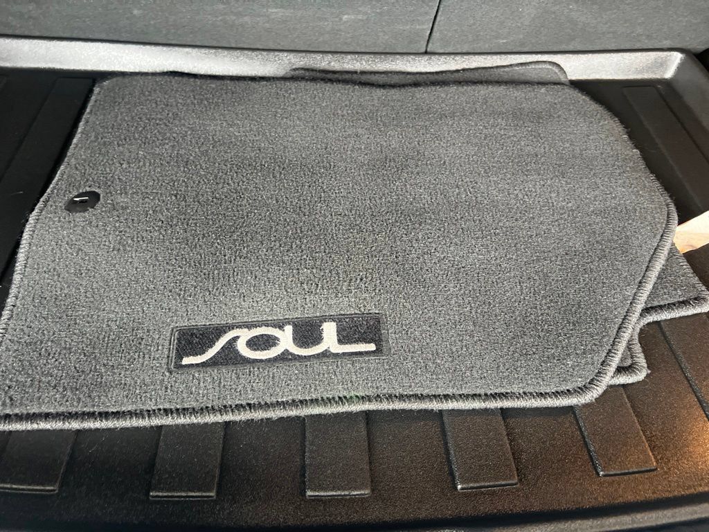 Used 2019 Kia Soul ! w/ Technology Package FWD image 12