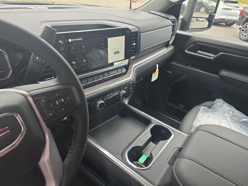 New 2025 GMC Sierra 2500 SLT w/ SLT Convenience Package image 24