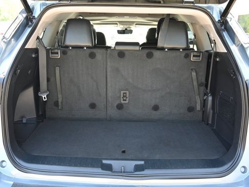 Used 2022 Toyota Highlander XLE AWD/4WD image 17