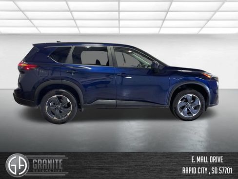Used 2025 Nissan Rogue SV AWD/4WD image 6