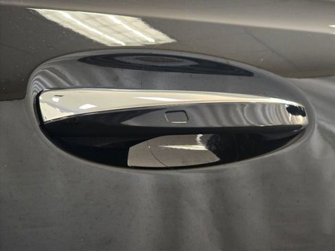 Used 2025 Mercedes-Benz GLB 250 4MATIC image 30