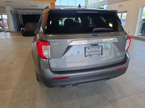 Used 2023 Ford Explorer XLT AWD/4WD image 10