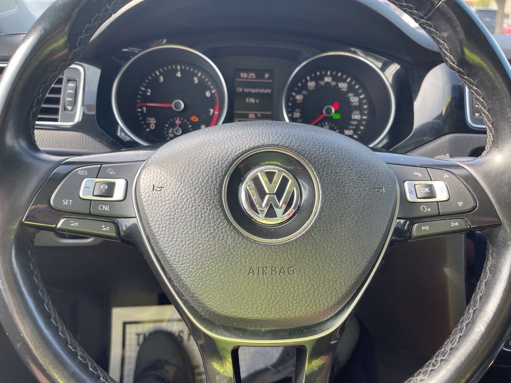 Used 2017 Volkswagen Jetta SEL FWD image 24
