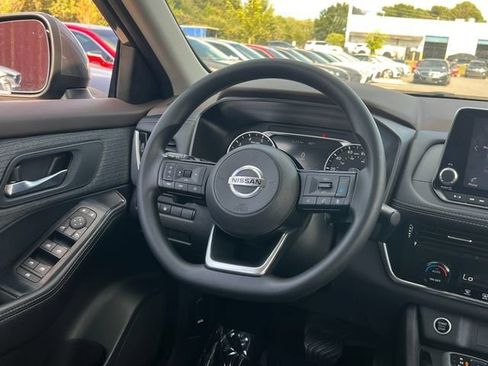 Used 2021 Nissan Rogue SV FWD image 17