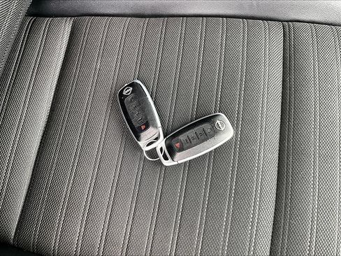 Used 2025 Nissan Rogue SV AWD/4WD image 34