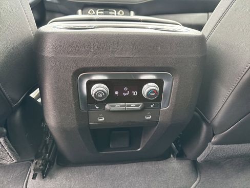 Used 2021 GMC Yukon SLT w/ SLT Luxury Plus Package AWD/4WD image 18