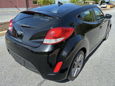 Used 2017 Hyundai Veloster FWD image 6
