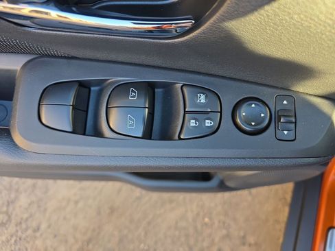 Used 2023 Nissan Kicks SV w/ Interior Electronics Package image 32