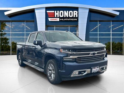Used 2020 Chevrolet Silverado 1500 High Country w/ Technology Package AWD/4WD image 2