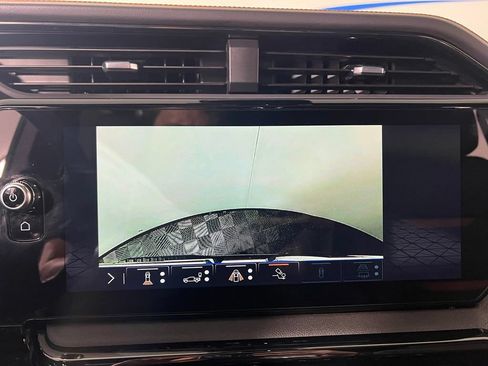 Certified 2025 GMC Sierra 1500 AT4 w/ AT4 Premium Package AWD/4WD image 30