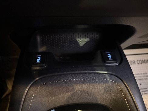 Used 2020 Toyota Corolla XSE image 19