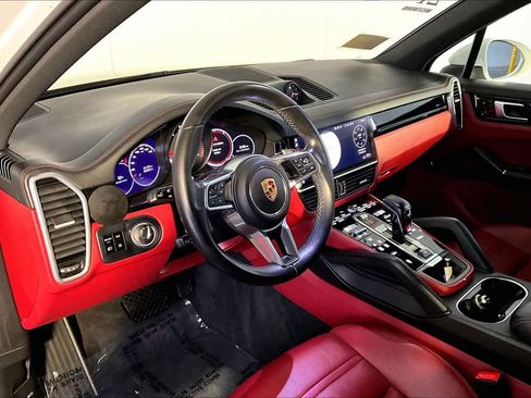 Used 2021 Porsche Cayenne AWD/4WD image 18