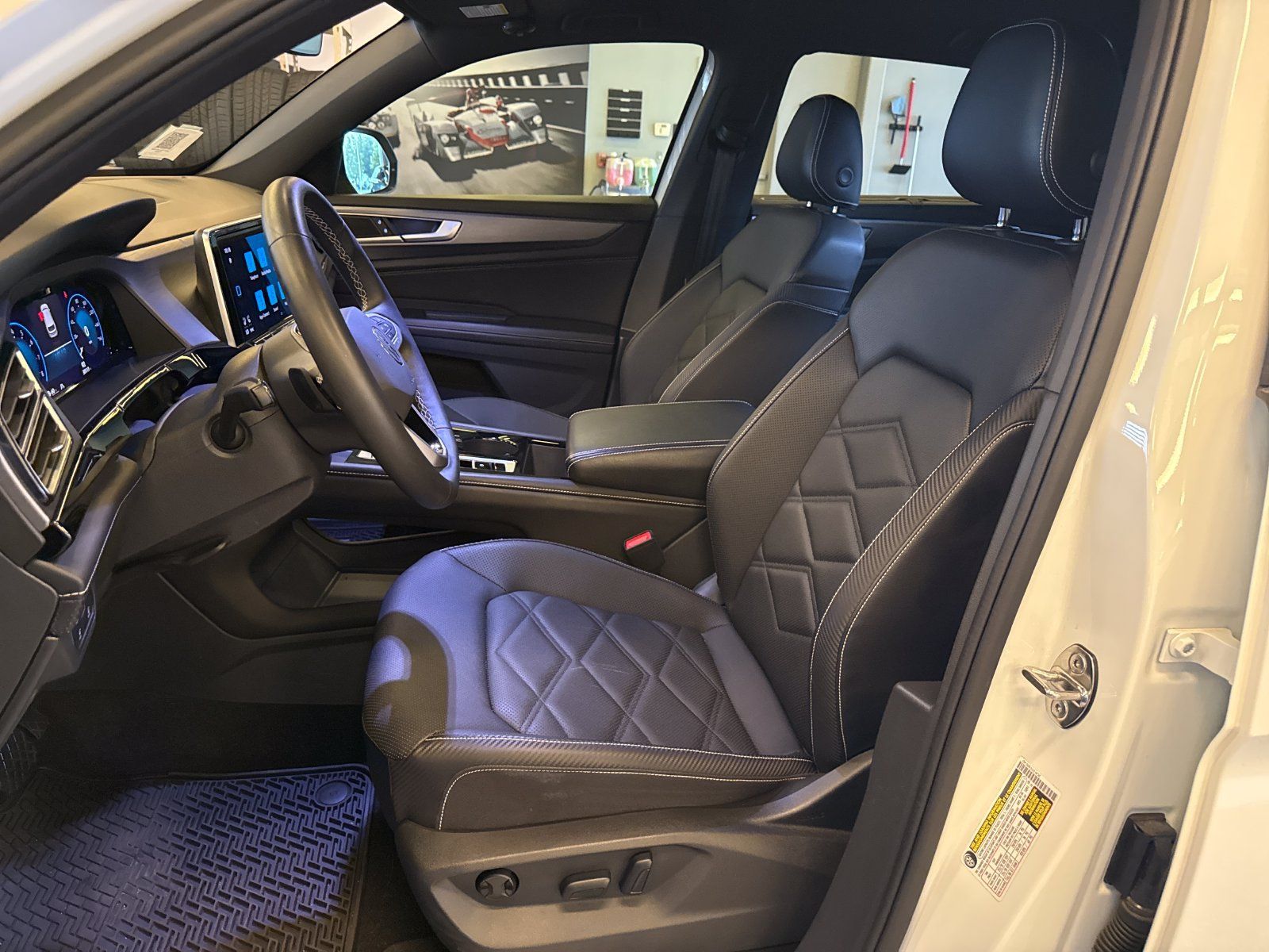 Certified 2024 Volkswagen Atlas Cross Sport SE AWD/4WD image 10