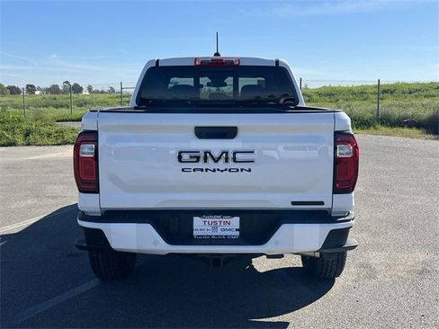 New 2026 GMC Canyon Elevation w/ LPO, Black Badging Package image 4