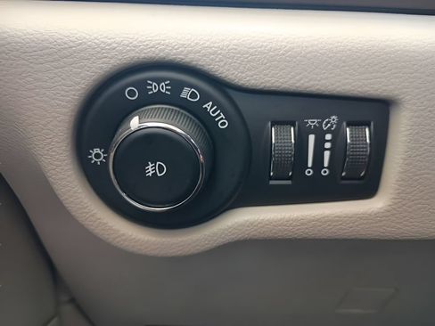 Used 2018 Chrysler Pacifica Touring-L FWD image 14