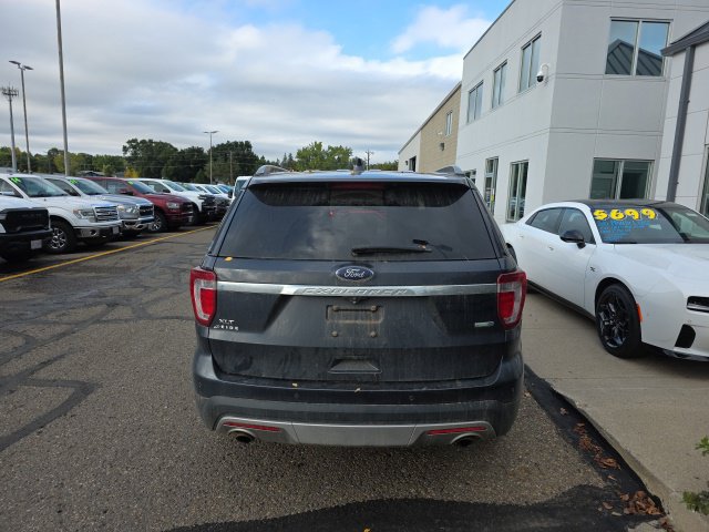Used 2017 Ford Explorer XLT w/ Equipment Group 202A AWD/4WD image 5