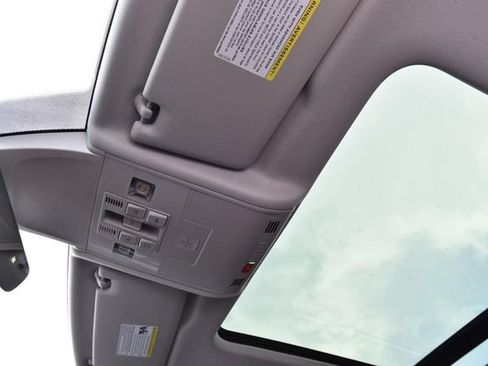 Used 2023 Volkswagen Tiguan SE w/ Panoramic Sunroof Package FWD image 20