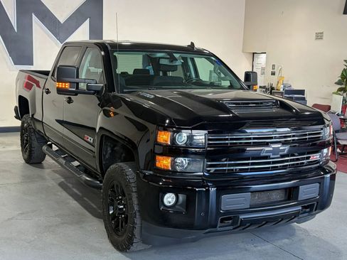 Used 2017 Chevrolet Silverado 2500 LT w/ Midnight Edition AWD/4WD image 3