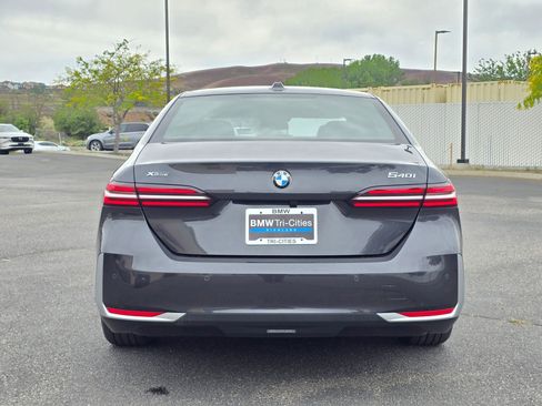 Certified 2025 BMW 540i xDrive w/ Premium Package AWD/4WD image 5
