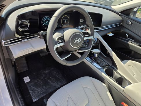 New 2025 Hyundai Elantra Limited image 14