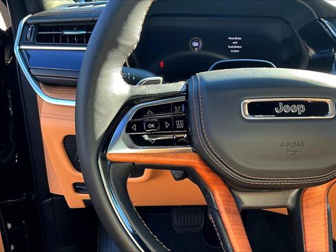 New 2025 Jeep Grand Cherokee Summit image 17