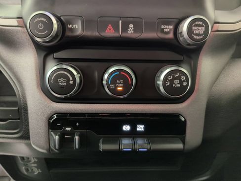 Used 2024 RAM 2500 Tradesman w/ Chrome Appearance Group AWD/4WD image 19