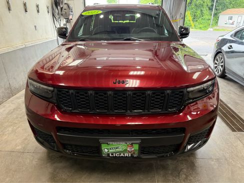 Used 2023 Jeep Grand Cherokee L Laredo AWD/4WD image 2