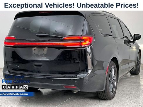 Used 2021 Chrysler Pacifica Touring w/ S Appearance Package FWD image 2