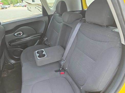 Used 2015 Kia Soul ! FWD image 33