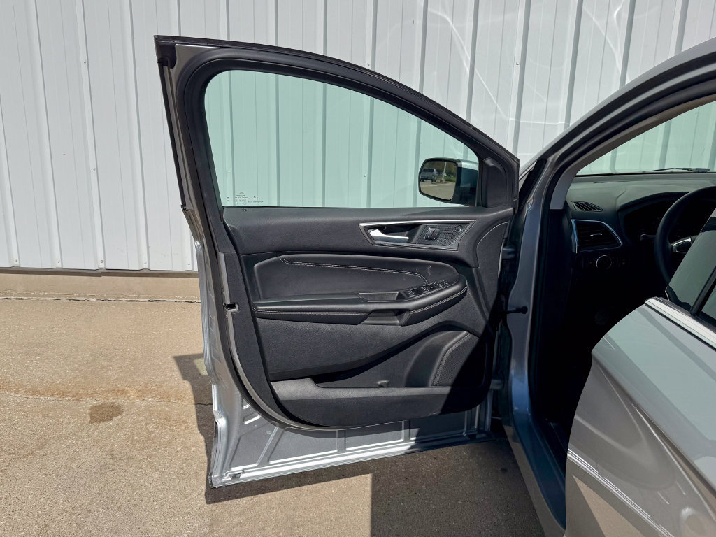 Used 2024 Ford Edge Titanium AWD/4WD image 14