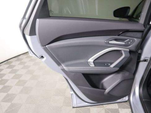 Used 2025 Audi Q5 Premium w/ Convenience Package image 28