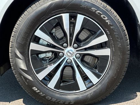Used 2025 Volvo XC60 T8 Core AWD/4WD image 31
