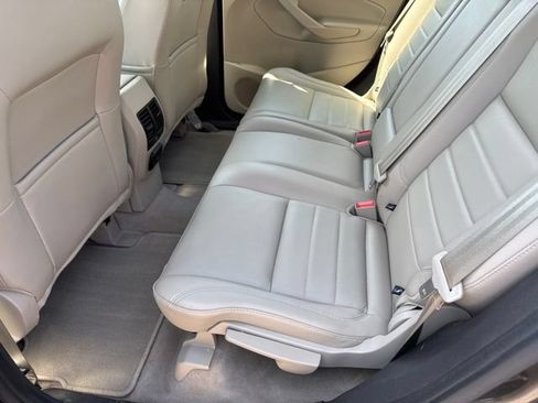 Used 2016 Ford C-MAX Energi SEL FWD image 11