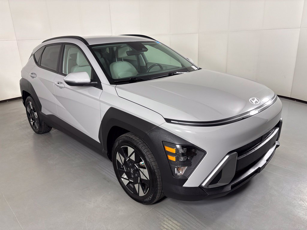 Used 2025 Hyundai Kona SEL FWD image 2