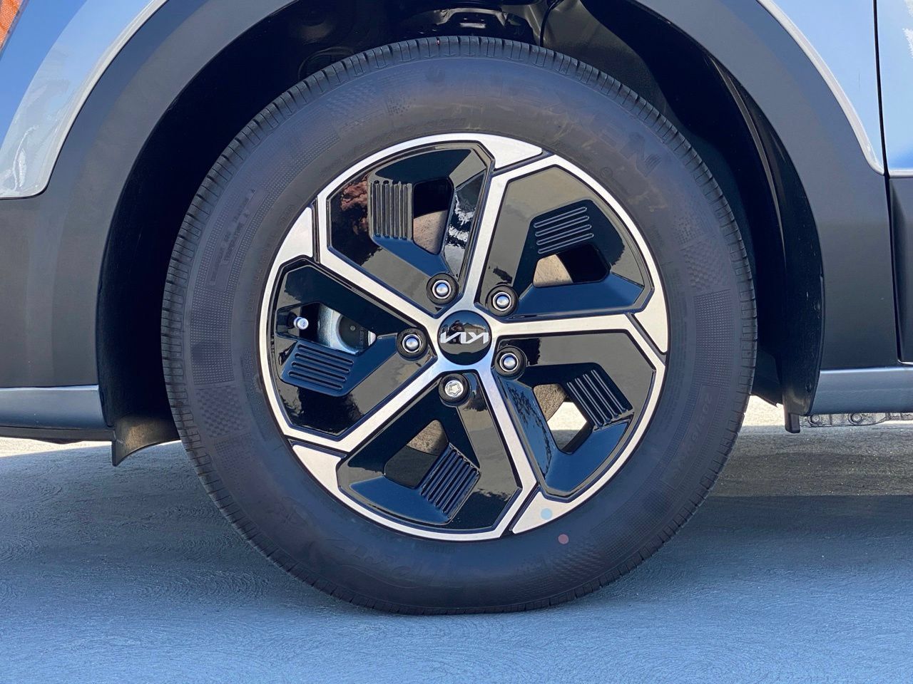 New 2026 Kia Niro EX FWD image 10