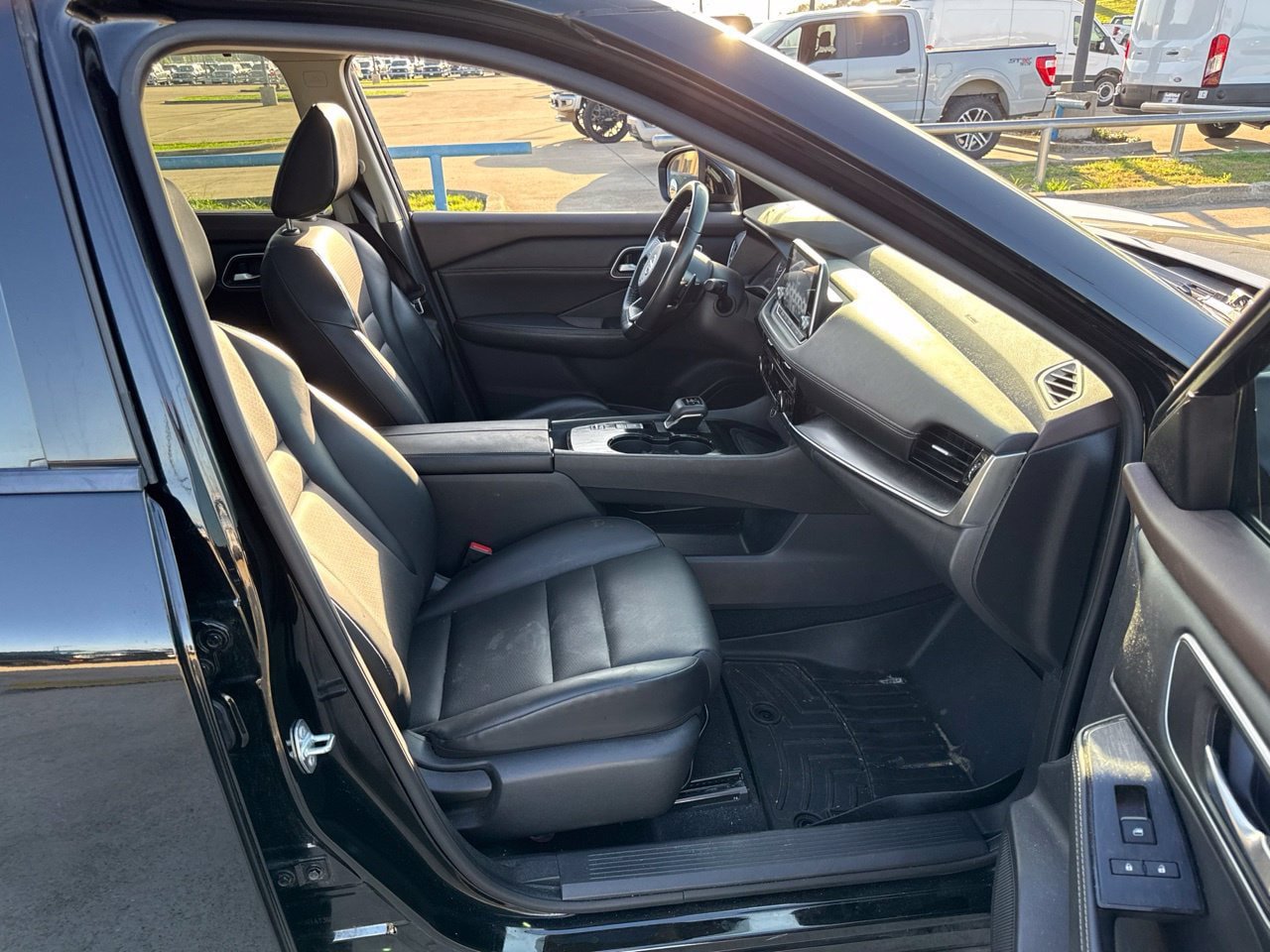 Used 2021 Nissan Rogue SV w/ Premium Package FWD image 14