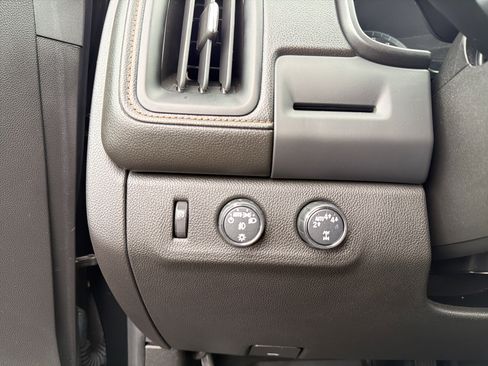 Used 2021 GMC Canyon AT4 w/ Driver Alert Package AWD/4WD image 17