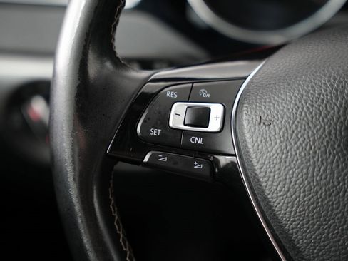 Used 2016 Volkswagen Jetta Sport image 12