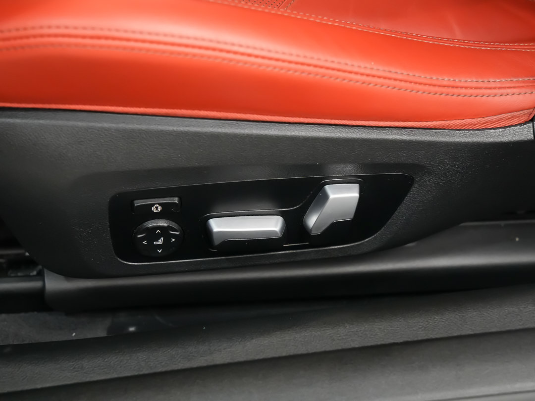 Used 2022 BMW M4 Coupe w/ M Carbon Exterior Package RWD image 22
