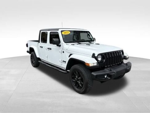 Used 2022 Jeep Gladiator Sport image 3