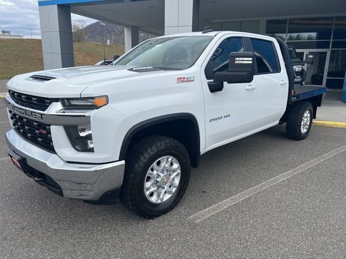 Used 2023 Chevrolet Silverado 2500 LT image 3