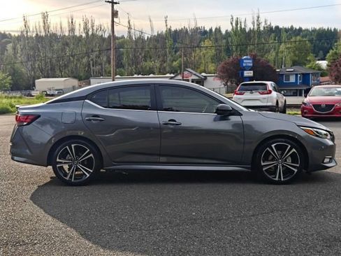 Used 2022 Nissan Sentra SR w/ SR Premium Package FWD image 10