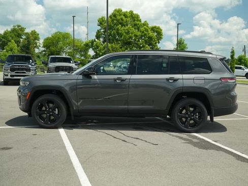New 2026 Jeep Grand Cherokee L Limited w/ Limited Altitude Package AWD/4WD image 4