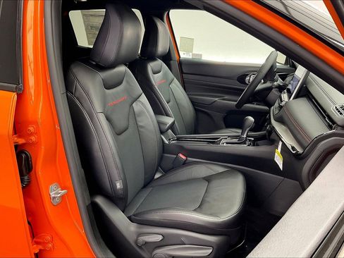 New 2026 Jeep Compass Trailhawk w/ Sun, Sound & Navigation Group image 9