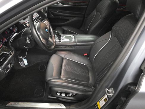 Used 2022 BMW 750i xDrive w/ M Sport Package image 7