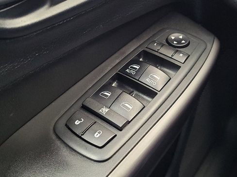 Used 2019 Jeep Cherokee Latitude Plus w/ Comfort/Convenience Group image 27