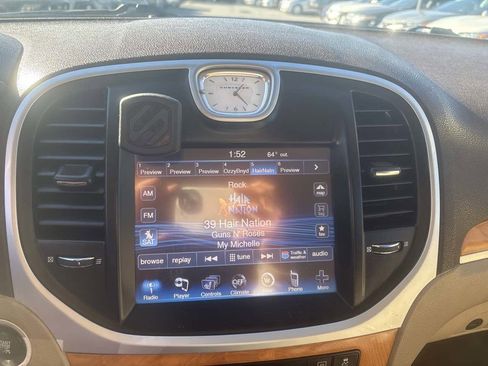 Used 2014 Chrysler 300 C image 15