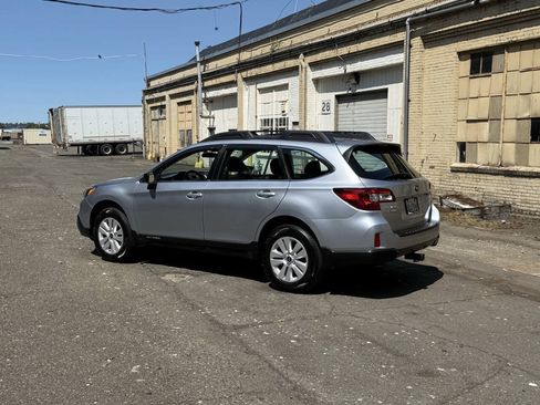 Used 2017 Subaru Outback 2.5i AWD/4WD image 6
