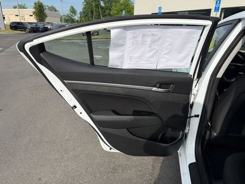 Used 2020 Hyundai Elantra SEL w/ Cargo Package (C1) FWD image 17