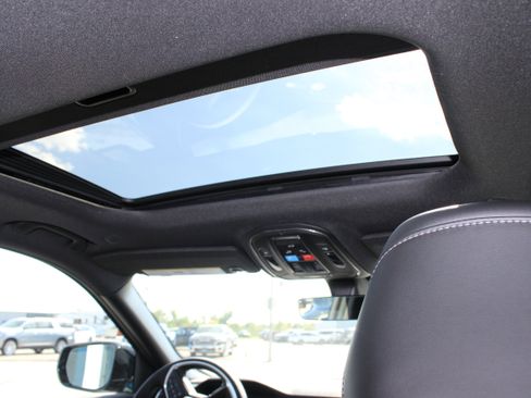 New 2025 Jeep Grand Cherokee Altitude image 12